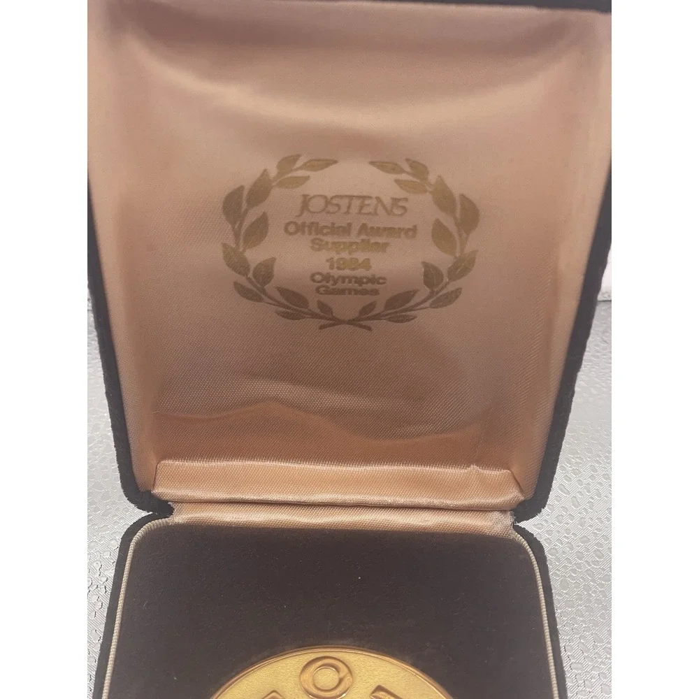 Vtg Commemorative‎ Jostens 1984 Olympic Games Zantac Medal in case Bin Z